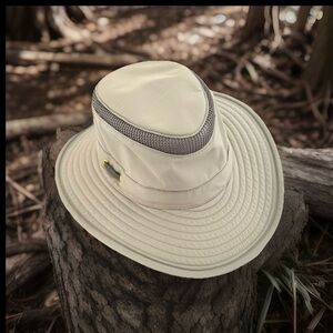 Tilley Airflow LTM6 Unisex Men’s Women’s Khaki Khaki Olive 7 1/4” Blocks UV EUC